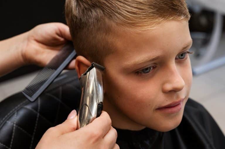 Cómo convertir la visita a la peluquería infantil en una experiencia divertida