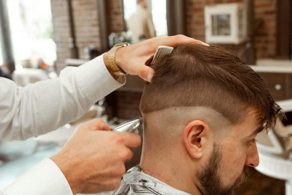 Cuidado capilar para hombres: Consejos prácticos para un cabello fuerte