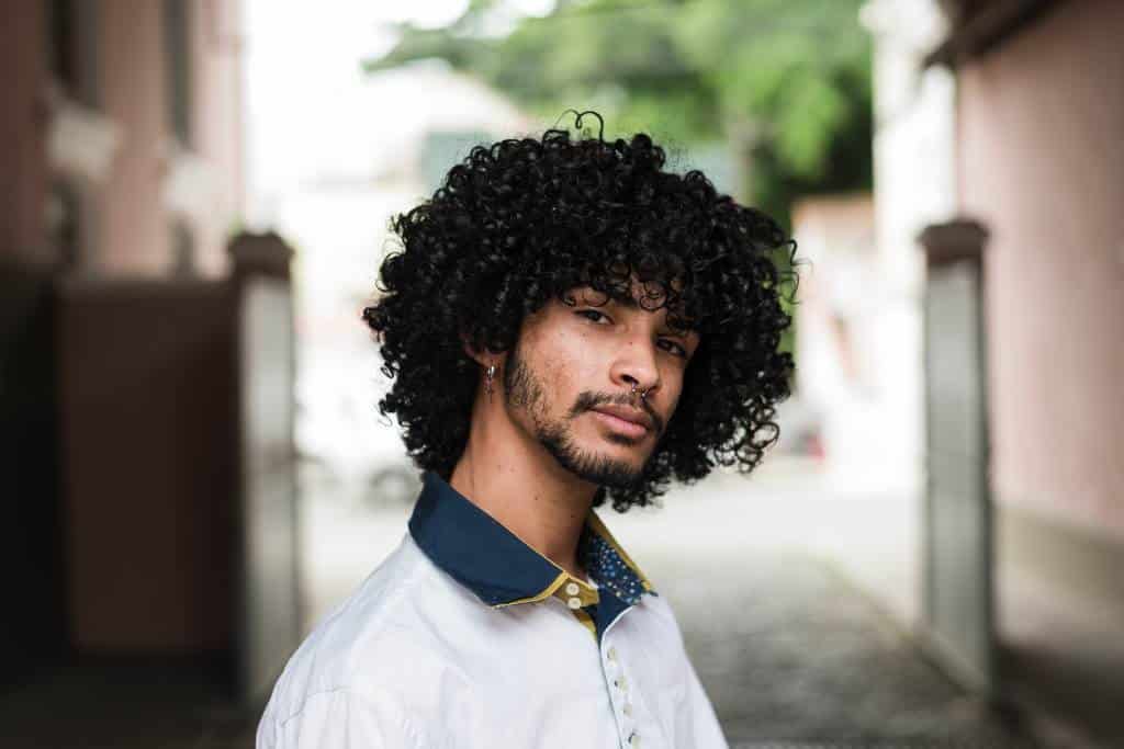 Conoce tu cabello rizado para hombre